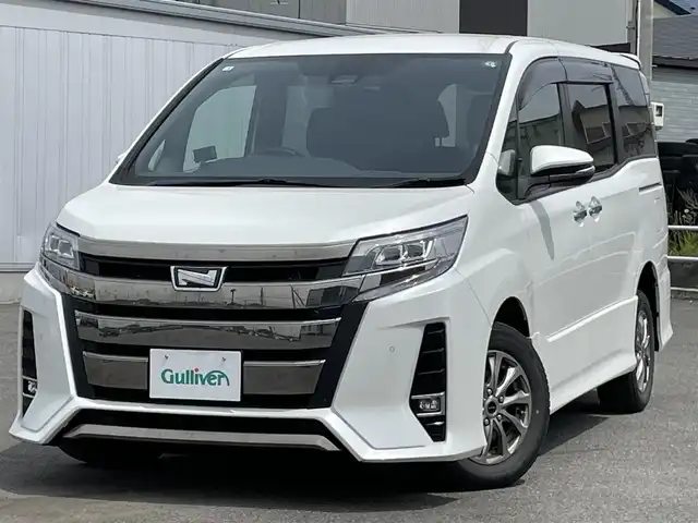 トヨタ ノア Si ダブルバイビーⅡ 道央・札幌 2020(令2)年 3.7万km ホワイトパールクリスタルシャイン ４WD/寒冷地仕様/純正ディーラーOPナビ/CD/DVD/BT/フルセグ/プリクラッシュセーフティ/横滑り防止装置/クルーズコントロール/レーンキープアシスト/クリアランスソナー/バックカメラ/ビルトインETC/アイドリングストップ/ECOMODE/ワイパーデアイサー/両側パワースライドドア/ハーフレザーシート/革巻きステアリング/ステアリングリモコン/MTモード付AT/レーダー探知機/プッシュスタート/スマートキー/LEDヘッドライト/オートライト/オートハイビーム/フォグランプ/電動格納ミラー/ウィンカーミラー/純正フロアマット/ドアバイザー/スペアキー/純正エンジンスターター