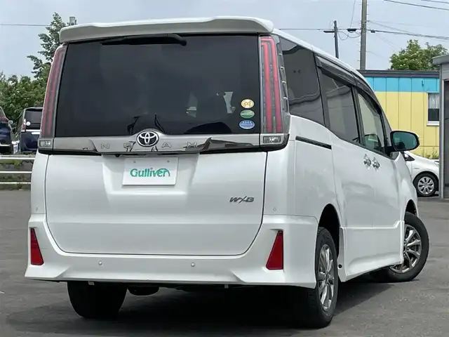 トヨタ ノア Si ダブルバイビーⅡ 道央・札幌 2020(令2)年 3.7万km ホワイトパールクリスタルシャイン ４WD/寒冷地仕様/純正ディーラーOPナビ/CD/DVD/BT/フルセグ/プリクラッシュセーフティ/横滑り防止装置/クルーズコントロール/レーンキープアシスト/クリアランスソナー/バックカメラ/ビルトインETC/アイドリングストップ/ECOMODE/ワイパーデアイサー/両側パワースライドドア/ハーフレザーシート/革巻きステアリング/ステアリングリモコン/MTモード付AT/レーダー探知機/プッシュスタート/スマートキー/LEDヘッドライト/オートライト/オートハイビーム/フォグランプ/電動格納ミラー/ウィンカーミラー/純正フロアマット/ドアバイザー/スペアキー/純正エンジンスターター