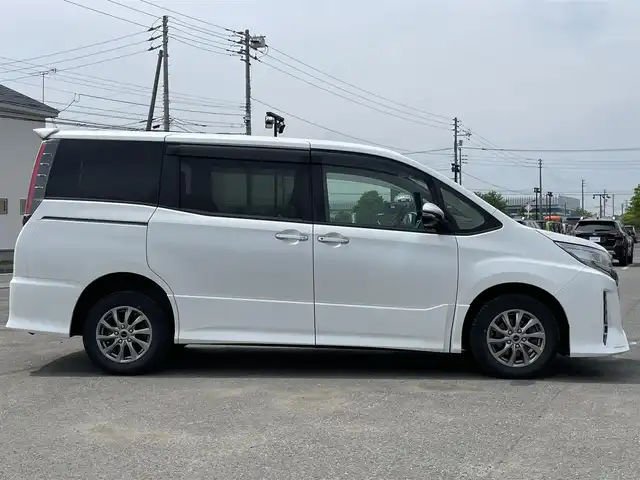 トヨタ ノア Si ダブルバイビーⅡ 道央・札幌 2020(令2)年 3.7万km ホワイトパールクリスタルシャイン ４WD/寒冷地仕様/純正ディーラーOPナビ/CD/DVD/BT/フルセグ/プリクラッシュセーフティ/横滑り防止装置/クルーズコントロール/レーンキープアシスト/クリアランスソナー/バックカメラ/ビルトインETC/アイドリングストップ/ECOMODE/ワイパーデアイサー/両側パワースライドドア/ハーフレザーシート/革巻きステアリング/ステアリングリモコン/MTモード付AT/レーダー探知機/プッシュスタート/スマートキー/LEDヘッドライト/オートライト/オートハイビーム/フォグランプ/電動格納ミラー/ウィンカーミラー/純正フロアマット/ドアバイザー/スペアキー/純正エンジンスターター