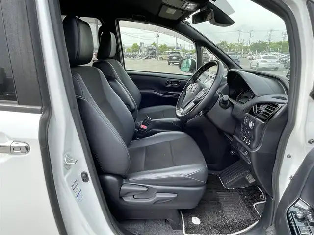 トヨタ ノア Si ダブルバイビーⅡ 道央・札幌 2020(令2)年 3.7万km ホワイトパールクリスタルシャイン ４WD/寒冷地仕様/純正ディーラーOPナビ/CD/DVD/BT/フルセグ/プリクラッシュセーフティ/横滑り防止装置/クルーズコントロール/レーンキープアシスト/クリアランスソナー/バックカメラ/ビルトインETC/アイドリングストップ/ECOMODE/ワイパーデアイサー/両側パワースライドドア/ハーフレザーシート/革巻きステアリング/ステアリングリモコン/MTモード付AT/レーダー探知機/プッシュスタート/スマートキー/LEDヘッドライト/オートライト/オートハイビーム/フォグランプ/電動格納ミラー/ウィンカーミラー/純正フロアマット/ドアバイザー/スペアキー/純正エンジンスターター