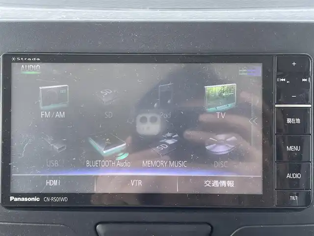ダイハツ タント L SA Ⅲ 愛媛県 2017(平29)年 6.2万km ホワイト Stradaナビ　/バックカメラ　/両側スライドドア　/アイドリングストップ　/衝突被害軽減装置　/純正ラバーマット　/シガーソケット　/電格ミラー　/純正ドアバイザー　/後ろコーナーセンサー/純正ホイールキャップ/ヘッドライトレベライザー