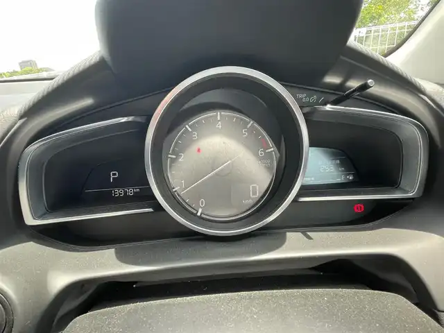 マツダ マツダ２ XD プロアクティブ 大阪府 2022(令4)年 1.4万km プラチナクォーツメタリック 純正ナビ/   TV/Bluetooth/USB/バックモニター/衝突軽減ブレーキ/横滑り防止装置/コーナーセンサー/ＢＳＭ/前席シートヒーター/ヘッドアップディスプレイ/アイドリングストップ/レーンキープアシスト/ステアリングスイッチ/ドライブレコーダー/純正15インチアルミホイール/純正フロアマット/プッシュスタート/スマートキー/ＬＥＤライト