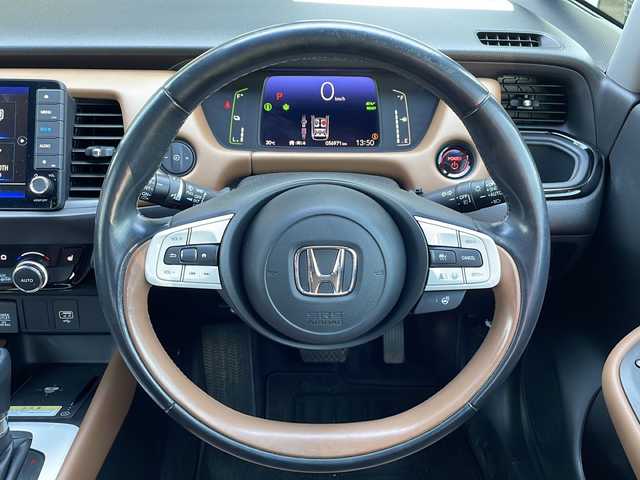 ホンダ フィット e:HEVリュクス 長野県 2021(令3)年 5.7万km プレミアムクリスタルレッドM 純正9インチメモリナビ/(VXU-215Fi)/フルセグTV/CD/DVD/バックカメラ/USB入力端子/Bluetooth接続/純正16インチアルミホイール/社外AW付スタッドレス車載/クルーズコントロール　/ステアリングスイッチ　/ステアリングヒーター　/ＬＥＤヘッドライト　/衝突軽減システム/コーナーセンサー/ハンドルヒーター/ウインカーミラー/ワイヤレス充電/ミラーヒーター/オートライト/横滑り防止　/盗難防止　/ＥＴＣ