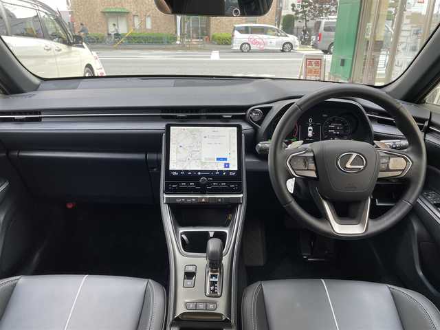 レクサス ＬＢＸ リラックス 東京都 2024(令6)年 0.2万km ソニッククォーツ 登録時走行1289km/ワンオーナー/セーフティシステムプラス/・プリクラッシュセーフティ/・レーンディパーチャーアラート/・レーントレーシングアシスト/・レーダークルーズコントロール/・アダプティブハイビームシステム/・ドライバー異常時対応システム/・発進遅れ告知機能/・ロードサインアシスト/・プロアクティブドライビングアシスト/9.8インチディスプレイオーディオ/フルセグTV/パノラミックビューモニター/セミアニリン革シート/前席シートヒーター/D席パワーシート/ビルトインETC2.0/パワーバックドア/カラーヘッドアップディスプレイ/おくだけ充電/アクセサリーコンセント（後席/ラゲッジルーム）/保証書・取説/スペアキー
