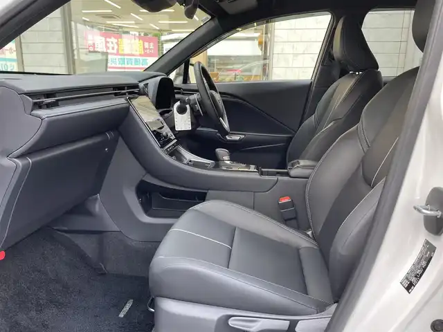 レクサス ＬＢＸ リラックス 東京都 2024(令6)年 0.2万km ソニッククォーツ 登録時走行1289km/ワンオーナー/セーフティシステムプラス/・プリクラッシュセーフティ/・レーンディパーチャーアラート/・レーントレーシングアシスト/・レーダークルーズコントロール/・アダプティブハイビームシステム/・ドライバー異常時対応システム/・発進遅れ告知機能/・ロードサインアシスト/・プロアクティブドライビングアシスト/9.8インチディスプレイオーディオ/フルセグTV/パノラミックビューモニター/セミアニリン革シート/前席シートヒーター/D席パワーシート/ビルトインETC2.0/パワーバックドア/カラーヘッドアップディスプレイ/おくだけ充電/アクセサリーコンセント（後席/ラゲッジルーム）/保証書・取説/スペアキー