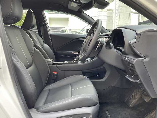 レクサス ＬＢＸ リラックス 東京都 2024(令6)年 0.2万km ソニッククォーツ 登録時走行1289km/ワンオーナー/セーフティシステムプラス/・プリクラッシュセーフティ/・レーンディパーチャーアラート/・レーントレーシングアシスト/・レーダークルーズコントロール/・アダプティブハイビームシステム/・ドライバー異常時対応システム/・発進遅れ告知機能/・ロードサインアシスト/・プロアクティブドライビングアシスト/9.8インチディスプレイオーディオ/フルセグTV/パノラミックビューモニター/セミアニリン革シート/前席シートヒーター/D席パワーシート/ビルトインETC2.0/パワーバックドア/カラーヘッドアップディスプレイ/おくだけ充電/アクセサリーコンセント（後席/ラゲッジルーム）/保証書・取説/スペアキー