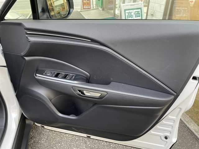 レクサス ＬＢＸ リラックス 東京都 2024(令6)年 0.2万km ソニッククォーツ 登録時走行1289km/ワンオーナー/セーフティシステムプラス/・プリクラッシュセーフティ/・レーンディパーチャーアラート/・レーントレーシングアシスト/・レーダークルーズコントロール/・アダプティブハイビームシステム/・ドライバー異常時対応システム/・発進遅れ告知機能/・ロードサインアシスト/・プロアクティブドライビングアシスト/9.8インチディスプレイオーディオ/フルセグTV/パノラミックビューモニター/セミアニリン革シート/前席シートヒーター/D席パワーシート/ビルトインETC2.0/パワーバックドア/カラーヘッドアップディスプレイ/おくだけ充電/アクセサリーコンセント（後席/ラゲッジルーム）/保証書・取説/スペアキー