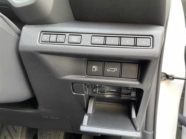 レクサス ＬＢＸ リラックス 東京都 2024(令6)年 0.2万km ソニッククォーツ 登録時走行1289km/ワンオーナー/セーフティシステムプラス/・プリクラッシュセーフティ/・レーンディパーチャーアラート/・レーントレーシングアシスト/・レーダークルーズコントロール/・アダプティブハイビームシステム/・ドライバー異常時対応システム/・発進遅れ告知機能/・ロードサインアシスト/・プロアクティブドライビングアシスト/9.8インチディスプレイオーディオ/フルセグTV/パノラミックビューモニター/セミアニリン革シート/前席シートヒーター/D席パワーシート/ビルトインETC2.0/パワーバックドア/カラーヘッドアップディスプレイ/おくだけ充電/アクセサリーコンセント（後席/ラゲッジルーム）/保証書・取説/スペアキー