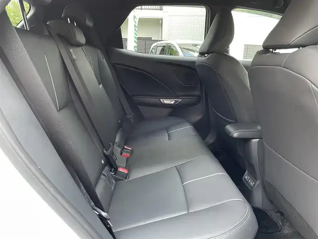 レクサス ＬＢＸ リラックス 東京都 2024(令6)年 0.2万km ソニッククォーツ 登録時走行1289km/ワンオーナー/セーフティシステムプラス/・プリクラッシュセーフティ/・レーンディパーチャーアラート/・レーントレーシングアシスト/・レーダークルーズコントロール/・アダプティブハイビームシステム/・ドライバー異常時対応システム/・発進遅れ告知機能/・ロードサインアシスト/・プロアクティブドライビングアシスト/9.8インチディスプレイオーディオ/フルセグTV/パノラミックビューモニター/セミアニリン革シート/前席シートヒーター/D席パワーシート/ビルトインETC2.0/パワーバックドア/カラーヘッドアップディスプレイ/おくだけ充電/アクセサリーコンセント（後席/ラゲッジルーム）/保証書・取説/スペアキー