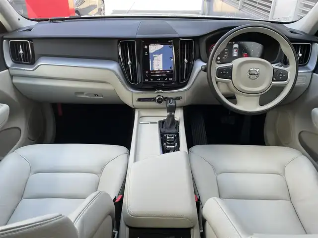 ボルボ ＸＣ６０ D4 AWD モーメンタム 東京都 2020(令2)年 2.1万km パール レザーシート/シートヒーター/パワーシート/パワーバックドア/オプションカラー：クリスタルホワイトパール/ステアリングヒーター/純正ナビゲーション/フルセグTV/CD/USB/Bluetooth/360度カメラ/ACC/ETC/レーンキープアシスト/ブラインドスポットモニター/自動駐車/コーナリングライト/パーキングアシスト/アイドリングストップ/CTA