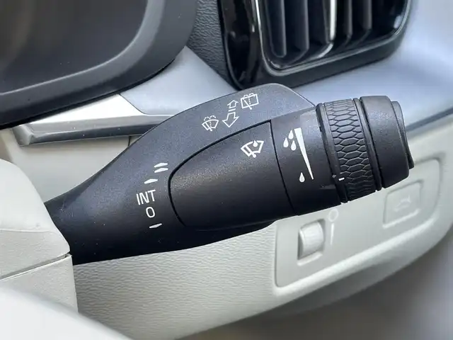 ボルボ ＸＣ６０ D4 AWD モーメンタム 東京都 2020(令2)年 2.1万km パール レザーシート/シートヒーター/パワーシート/パワーバックドア/オプションカラー：クリスタルホワイトパール/ステアリングヒーター/純正ナビゲーション/フルセグTV/CD/USB/Bluetooth/360度カメラ/ACC/ETC/レーンキープアシスト/ブラインドスポットモニター/自動駐車/コーナリングライト/パーキングアシスト/アイドリングストップ/CTA