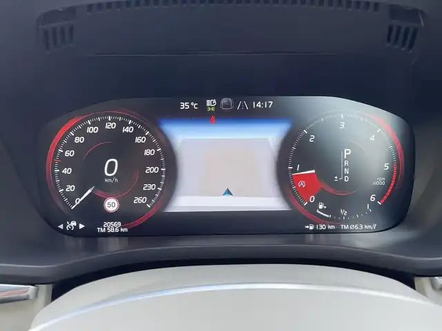 ボルボ ＸＣ６０ D4 AWD モーメンタム 東京都 2020(令2)年 2.1万km パール レザーシート/シートヒーター/パワーシート/パワーバックドア/オプションカラー：クリスタルホワイトパール/ステアリングヒーター/純正ナビゲーション/フルセグTV/CD/USB/Bluetooth/360度カメラ/ACC/ETC/レーンキープアシスト/ブラインドスポットモニター/自動駐車/コーナリングライト/パーキングアシスト/アイドリングストップ/CTA