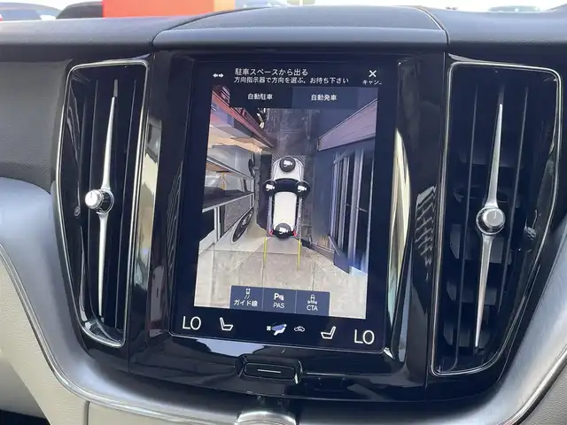 ボルボ ＸＣ６０ D4 AWD モーメンタム 東京都 2020(令2)年 2.1万km パール レザーシート/シートヒーター/パワーシート/パワーバックドア/オプションカラー：クリスタルホワイトパール/ステアリングヒーター/純正ナビゲーション/フルセグTV/CD/USB/Bluetooth/360度カメラ/ACC/ETC/レーンキープアシスト/ブラインドスポットモニター/自動駐車/コーナリングライト/パーキングアシスト/アイドリングストップ/CTA