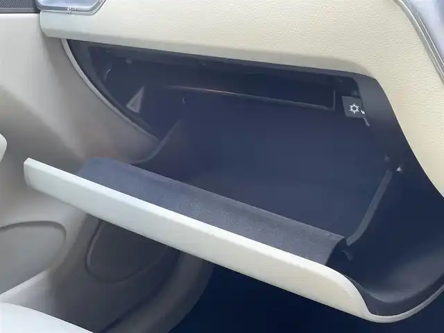 ボルボ ＸＣ６０ D4 AWD モーメンタム 東京都 2020(令2)年 2.1万km パール レザーシート/シートヒーター/パワーシート/パワーバックドア/オプションカラー：クリスタルホワイトパール/ステアリングヒーター/純正ナビゲーション/フルセグTV/CD/USB/Bluetooth/360度カメラ/ACC/ETC/レーンキープアシスト/ブラインドスポットモニター/自動駐車/コーナリングライト/パーキングアシスト/アイドリングストップ/CTA