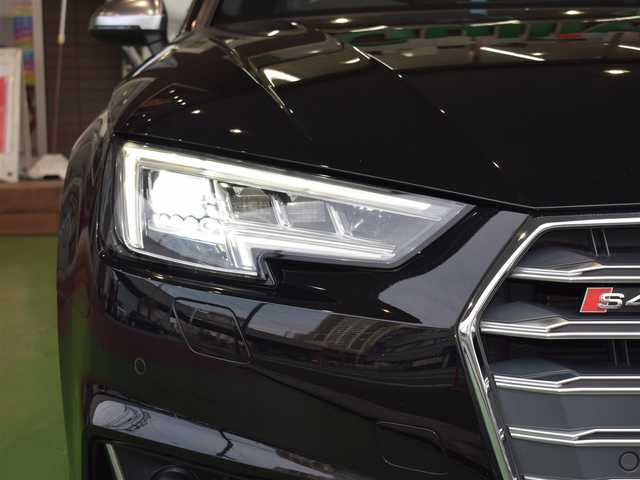 アウディ Ｓ４ アバント 神奈川県 2017(平29)年 5.2万km ミトスブラックメタリック マトリクスLEDヘッドライトパッケージ/ワンオーナー/マトリクスLEDヘッドライトパッケージ/・マトリクスLEDヘッドライト／/ダイナミックターンインジケーター（フロント）/・ LEDリヤコンビネーションライト／/ダイナミックターンインジケーター（リヤ）/・ヘッドライトウォッシャー/純正HDDナビ(DVD/フルセグTV/Bluetooth/USB)/バックカメラ/ビルトインETC/前後ドライブレコーダー/レザーシート/前席パワーシートヒーター/純正18インチアルミホイール/スマートキー/パドルシフト/取扱説明書/保証書/スペアキー1本