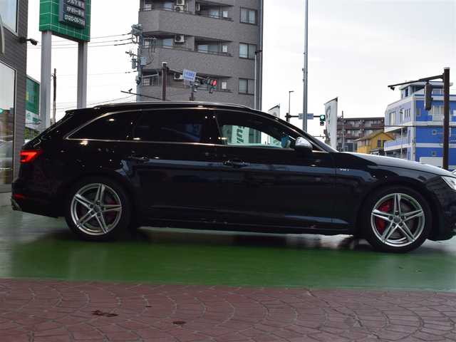 アウディ Ｓ４ アバント 神奈川県 2017(平29)年 5.2万km ミトスブラックメタリック マトリクスLEDヘッドライトパッケージ/ワンオーナー/マトリクスLEDヘッドライトパッケージ/・マトリクスLEDヘッドライト／/ダイナミックターンインジケーター（フロント）/・ LEDリヤコンビネーションライト／/ダイナミックターンインジケーター（リヤ）/・ヘッドライトウォッシャー/純正HDDナビ(DVD/フルセグTV/Bluetooth/USB)/バックカメラ/ビルトインETC/前後ドライブレコーダー/レザーシート/前席パワーシートヒーター/純正18インチアルミホイール/スマートキー/パドルシフト/取扱説明書/保証書/スペアキー1本