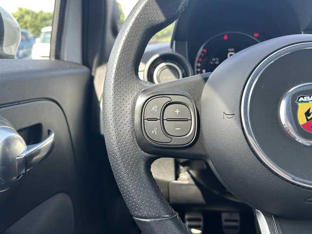 アバルト ５９５ 栃木県 2021(令3)年 1.5万km Gligio Campovolo 左ハンドル/Ｂｌｕｅｔｏｏｔｈ接続/ディスプレイオーディオ/スポーツシート/パワーウィンドウ/５速ＭＴ/ＡＢＳ/横滑り防止装置/純正１６インチＡＷ/ダブル／サイドエアバッグ