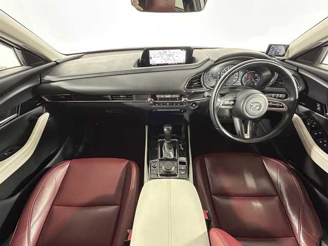 マツダ ＣＸ－３０ 佐賀県 2020(令2)年 8.7万km スノーフレイクホワイトパールマイカ 純正１０．２５インチナビ/（フルセグTV/CD/DVD/Bluetooth/USB/HDMI）/衝突被害軽減システム/ＢＯＺＥプレミアムサウンド/全方位カメラ/前後ドライブレコーダー/追従型クルーズコントロール/運転席パワーシート/レザーシート/シートヒーター/コーナーセンサー/ハンドルヒーター/ヘッドアップディスプレイ/パワーバックドア/シートポジションメモリ/レーダー/横滑り防止装置/盗難防止装置