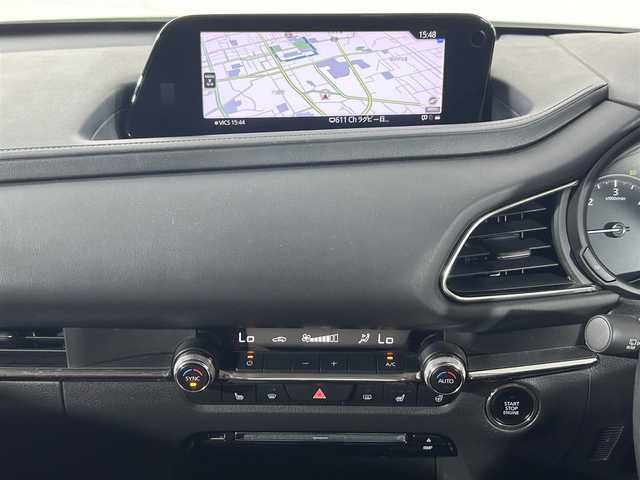 マツダ ＣＸ－３０ 佐賀県 2020(令2)年 8.7万km スノーフレイクホワイトパールマイカ 純正１０．２５インチナビ/（フルセグTV/CD/DVD/Bluetooth/USB/HDMI）/衝突被害軽減システム/ＢＯＺＥプレミアムサウンド/全方位カメラ/前後ドライブレコーダー/追従型クルーズコントロール/運転席パワーシート/レザーシート/シートヒーター/コーナーセンサー/ハンドルヒーター/ヘッドアップディスプレイ/パワーバックドア/シートポジションメモリ/レーダー/横滑り防止装置/盗難防止装置