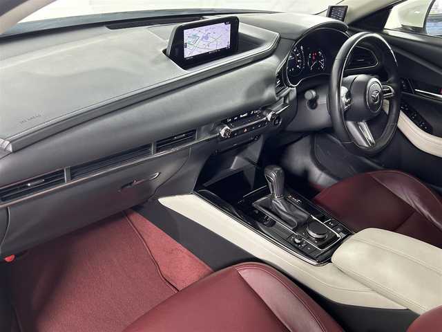 マツダ ＣＸ－３０ 佐賀県 2020(令2)年 8.7万km スノーフレイクホワイトパールマイカ 純正１０．２５インチナビ/（フルセグTV/CD/DVD/Bluetooth/USB/HDMI）/衝突被害軽減システム/ＢＯＺＥプレミアムサウンド/全方位カメラ/前後ドライブレコーダー/追従型クルーズコントロール/運転席パワーシート/レザーシート/シートヒーター/コーナーセンサー/ハンドルヒーター/ヘッドアップディスプレイ/パワーバックドア/シートポジションメモリ/レーダー/横滑り防止装置/盗難防止装置