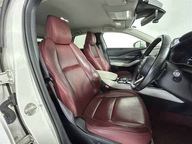 マツダ ＣＸ－３０ 佐賀県 2020(令2)年 8.7万km スノーフレイクホワイトパールマイカ 純正１０．２５インチナビ/（フルセグTV/CD/DVD/Bluetooth/USB/HDMI）/衝突被害軽減システム/ＢＯＺＥプレミアムサウンド/全方位カメラ/前後ドライブレコーダー/追従型クルーズコントロール/運転席パワーシート/レザーシート/シートヒーター/コーナーセンサー/ハンドルヒーター/ヘッドアップディスプレイ/パワーバックドア/シートポジションメモリ/レーダー/横滑り防止装置/盗難防止装置
