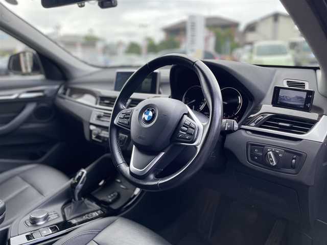 ＢＭＷ Ｘ１ xDrive 20i Xライン 栃木県 2018(平30)年 3.9万km ミネラルホワイト コンフォートアクセス/インテリジェントセーフティ/ヘッドアップディスプレイ/黒レザーシート /パワーシート /シートヒーター /ナビ/バックカメラ/ミラーETC/パークディスタンスコントロール/アクティブクルーズコントロール/ダウンヒルアシスト/パワーテールゲート/パーキングアシスト /ドライブレコーダー