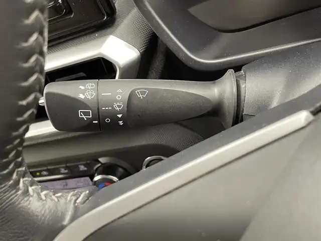 トヨタ ライズ Z 福井県 2021(令3)年 6.5万km ナチュラルベージュマイカM ４WD/純正９型ナビ　/型式：ＮＳＺＴ－Ｙ６８Ｔ /【AM/FM/CD/DVD/Bluetooth/フルセグTV】/全方位カメラ/ビルトインETC/シートヒーター（運転席/助手席）/オートライト/LEDヘッドライド/フロントフォグランプ/プッシュスタート/スマートキー/衝突軽減ブレーキ/クルーズコントロール（追従有）/レーンキープアシスト/社外シートカバー /前後コーナーセンサー