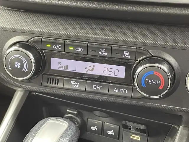 トヨタ ライズ Z 福井県 2021(令3)年 6.5万km ナチュラルベージュマイカM ４WD/純正９型ナビ　/型式：ＮＳＺＴ－Ｙ６８Ｔ /【AM/FM/CD/DVD/Bluetooth/フルセグTV】/全方位カメラ/ビルトインETC/シートヒーター（運転席/助手席）/オートライト/LEDヘッドライド/フロントフォグランプ/プッシュスタート/スマートキー/衝突軽減ブレーキ/クルーズコントロール（追従有）/レーンキープアシスト/社外シートカバー /前後コーナーセンサー