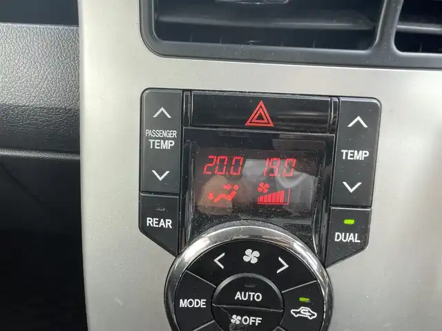 トヨタ ヴォクシー ZS 千葉県 2010(平22)年 10.4万km ブラック ユーザー買取車両/社外ナビ(AVN-LS01W)/・フルセグ/BT/DVD/CD/両側パワースライドドア/ETC/純正フロアマット/純正16インチAW
