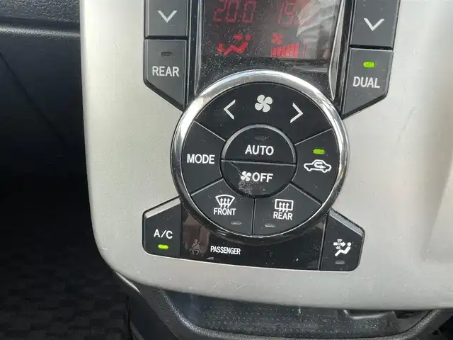 トヨタ ヴォクシー ZS 千葉県 2010(平22)年 10.4万km ブラック ユーザー買取車両/社外ナビ(AVN-LS01W)/・フルセグ/BT/DVD/CD/両側パワースライドドア/ETC/純正フロアマット/純正16インチAW