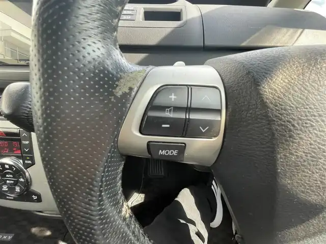 トヨタ ヴォクシー ZS 千葉県 2010(平22)年 10.4万km ブラック ユーザー買取車両/社外ナビ(AVN-LS01W)/・フルセグ/BT/DVD/CD/両側パワースライドドア/ETC/純正フロアマット/純正16インチAW