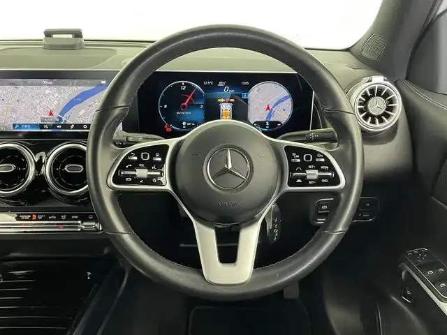 メルセデス・ベンツ ＧＬＢ２００ｄ 大分県 2020(令2)年 5.3万km デジタルホワイト アクティブレーンキーピングアシスト/アクティブブレーキアシスト/ブラインドスポットアシスト/レーダークルーズコントロール/スライディングルーフ/純正ナビ/(AM/FM/TV/USB/BT)/全方位カメラ/前方ドライブレコーダー/前席パワーシート/（ポジションメモリー付き）/前席シートヒーター/電動リアゲート/7人乗り/プッシュスタート/スマートキー/オートライト/LEDヘッドライト/純正フロアマット/純正20インチアルミホイール/保証書・取扱説明書