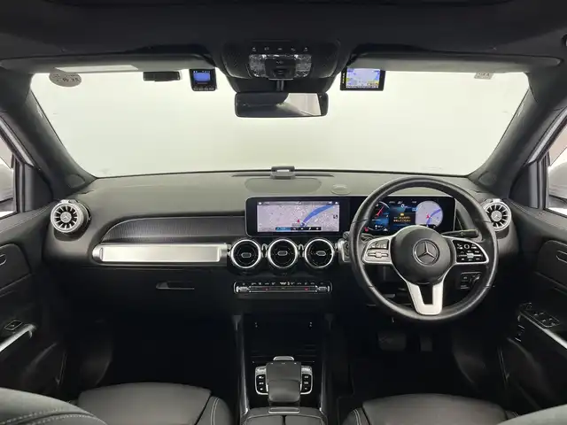 メルセデス・ベンツ ＧＬＢ２００ｄ 大分県 2020(令2)年 5.3万km デジタルホワイト アクティブレーンキーピングアシスト/アクティブブレーキアシスト/ブラインドスポットアシスト/レーダークルーズコントロール/スライディングルーフ/純正ナビ/(AM/FM/TV/USB/BT)/全方位カメラ/前方ドライブレコーダー/前席パワーシート/（ポジションメモリー付き）/前席シートヒーター/電動リアゲート/7人乗り/プッシュスタート/スマートキー/オートライト/LEDヘッドライト/純正フロアマット/純正20インチアルミホイール/保証書・取扱説明書