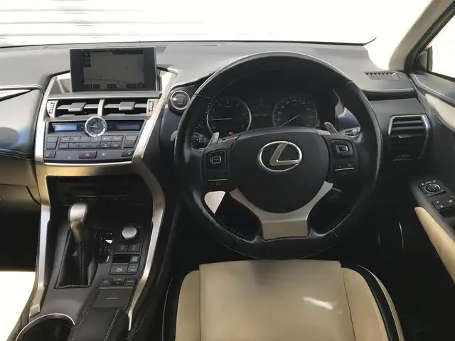 レクサス ＮＸ 200t Iパッケージ 和歌山県 2016(平28)年 8万km グラファイトブラックガラスフレーク 純正メモリナビ/　TV/BT/DVD/FM/AM/アラウンドビューモニター/L tex(合皮）シート/サンルーフ/運転席＆助手席/ シートヒーター＆パワーシート/ステアリングヒーター/プリクラッシュセーフティー/ブラインドスポットモニター/レーダークルーズコントロール/コーナーセンサー/純正18インチアルミホイール/オートライト/オートハイビーム/角形3眼LEDヘッドライト/LEDフォグランプ/ETC車載器/スペアキーX1（カードキー）/プッシュスタート/取扱説明書/保証書