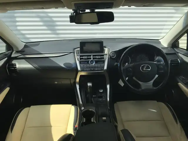 レクサス ＮＸ 200t Iパッケージ 和歌山県 2016(平28)年 8万km グラファイトブラックガラスフレーク 純正メモリナビ/　TV/BT/DVD/FM/AM/アラウンドビューモニター/L tex(合皮）シート/サンルーフ/運転席＆助手席/ シートヒーター＆パワーシート/ステアリングヒーター/プリクラッシュセーフティー/ブラインドスポットモニター/レーダークルーズコントロール/コーナーセンサー/純正18インチアルミホイール/オートライト/オートハイビーム/角形3眼LEDヘッドライト/LEDフォグランプ/ETC車載器/スペアキーX1（カードキー）/プッシュスタート/取扱説明書/保証書