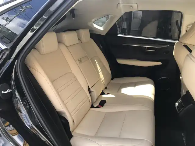 レクサス ＮＸ 200t Iパッケージ 和歌山県 2016(平28)年 8万km グラファイトブラックガラスフレーク 純正メモリナビ/　TV/BT/DVD/FM/AM/アラウンドビューモニター/L tex(合皮）シート/サンルーフ/運転席＆助手席/ シートヒーター＆パワーシート/ステアリングヒーター/プリクラッシュセーフティー/ブラインドスポットモニター/レーダークルーズコントロール/コーナーセンサー/純正18インチアルミホイール/オートライト/オートハイビーム/角形3眼LEDヘッドライト/LEDフォグランプ/ETC車載器/スペアキーX1（カードキー）/プッシュスタート/取扱説明書/保証書