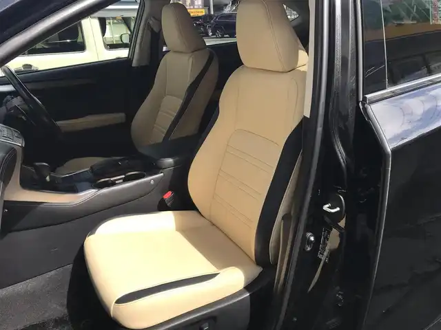 レクサス ＮＸ 200t Iパッケージ 和歌山県 2016(平28)年 8万km グラファイトブラックガラスフレーク 純正メモリナビ/　TV/BT/DVD/FM/AM/アラウンドビューモニター/L tex(合皮）シート/サンルーフ/運転席＆助手席/ シートヒーター＆パワーシート/ステアリングヒーター/プリクラッシュセーフティー/ブラインドスポットモニター/レーダークルーズコントロール/コーナーセンサー/純正18インチアルミホイール/オートライト/オートハイビーム/角形3眼LEDヘッドライト/LEDフォグランプ/ETC車載器/スペアキーX1（カードキー）/プッシュスタート/取扱説明書/保証書