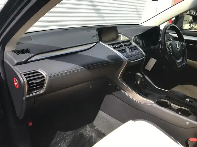 レクサス ＮＸ 200t Iパッケージ 和歌山県 2016(平28)年 8万km グラファイトブラックガラスフレーク 純正メモリナビ/　TV/BT/DVD/FM/AM/アラウンドビューモニター/L tex(合皮）シート/サンルーフ/運転席＆助手席/ シートヒーター＆パワーシート/ステアリングヒーター/プリクラッシュセーフティー/ブラインドスポットモニター/レーダークルーズコントロール/コーナーセンサー/純正18インチアルミホイール/オートライト/オートハイビーム/角形3眼LEDヘッドライト/LEDフォグランプ/ETC車載器/スペアキーX1（カードキー）/プッシュスタート/取扱説明書/保証書
