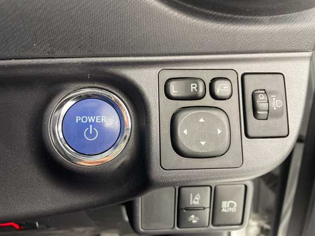 トヨタ アクア S スタイルブラック 愛知県 2019(平31)年 4.6万km シルバーM 社外ナビ/・フルセグ/・Bluetooth/・DVD/CD/・AM/FM/・・SD音楽録音/バックカメラ/ETC/前方ドライブレコーダー/衝突軽減ブレーキ/クリアランスソナー/LDA/先行車発進お知らせ機能/オートマチックハイビーム/ステアリングスイッチ/スマートキー