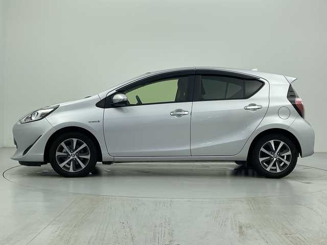 トヨタ アクア S スタイルブラック 愛知県 2019(平31)年 4.6万km シルバーM 社外ナビ/・フルセグ/・Bluetooth/・DVD/CD/・AM/FM/・・SD音楽録音/バックカメラ/ETC/前方ドライブレコーダー/衝突軽減ブレーキ/クリアランスソナー/LDA/先行車発進お知らせ機能/オートマチックハイビーム/ステアリングスイッチ/スマートキー