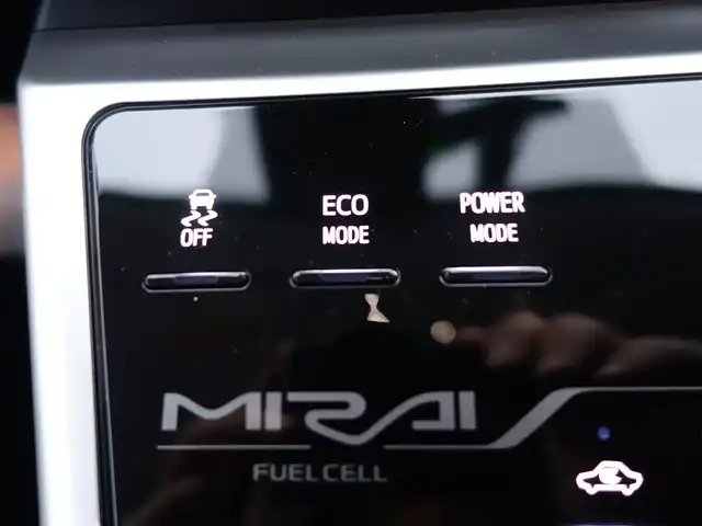 トヨタ ＭＩＲＡＩ 静岡県 2016(平28)年 3.4万km ピュアブルーメタリック 2トーン 水素自動車/法人ワンオーナー／禁煙車/車検R9年2月25日/トヨタセーフティセンス/　・プリクラッシュセーフティ/　・レーダークルーズコントロール/　・レーンキープシスト/　・オートマチックハイビーム/BSM/クリアランスソナー／バックソナー/純正9インチSDナビ（DSZT-YB4Y）/　CD/DVD/SD/BT/USB/VTR/フルセグTV/バックカメラ/ビルトインETC/前方ドライブレコーダー（DC-DR410）/置くだけ充電/前席パワーシート／運転席シートメモリー/前席シートヒーター/プッシュスタート／スマートキー/LEDヘッドライト/取扱説明書／保証書/純正フロアマット／ドアバイザー