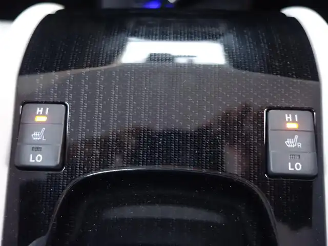 トヨタ ＭＩＲＡＩ 静岡県 2016(平28)年 3.4万km ピュアブルーメタリック 2トーン 水素自動車/法人ワンオーナー／禁煙車/車検R9年2月25日/トヨタセーフティセンス/　・プリクラッシュセーフティ/　・レーダークルーズコントロール/　・レーンキープシスト/　・オートマチックハイビーム/BSM/クリアランスソナー／バックソナー/純正9インチSDナビ（DSZT-YB4Y）/　CD/DVD/SD/BT/USB/VTR/フルセグTV/バックカメラ/ビルトインETC/前方ドライブレコーダー（DC-DR410）/置くだけ充電/前席パワーシート／運転席シートメモリー/前席シートヒーター/プッシュスタート／スマートキー/LEDヘッドライト/取扱説明書／保証書/純正フロアマット／ドアバイザー