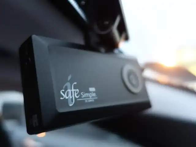 トヨタ ＭＩＲＡＩ 静岡県 2016(平28)年 3.4万km ピュアブルーメタリック 2トーン 水素自動車/法人ワンオーナー／禁煙車/車検R9年2月25日/トヨタセーフティセンス/　・プリクラッシュセーフティ/　・レーダークルーズコントロール/　・レーンキープシスト/　・オートマチックハイビーム/BSM/クリアランスソナー／バックソナー/純正9インチSDナビ（DSZT-YB4Y）/　CD/DVD/SD/BT/USB/VTR/フルセグTV/バックカメラ/ビルトインETC/前方ドライブレコーダー（DC-DR410）/置くだけ充電/前席パワーシート／運転席シートメモリー/前席シートヒーター/プッシュスタート／スマートキー/LEDヘッドライト/取扱説明書／保証書/純正フロアマット／ドアバイザー