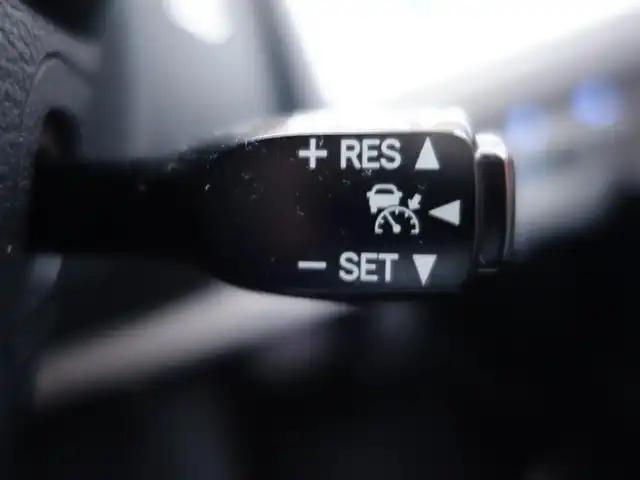 トヨタ ＭＩＲＡＩ 静岡県 2016(平28)年 3.4万km ピュアブルーメタリック 2トーン 水素自動車/法人ワンオーナー／禁煙車/車検R9年2月25日/トヨタセーフティセンス/　・プリクラッシュセーフティ/　・レーダークルーズコントロール/　・レーンキープシスト/　・オートマチックハイビーム/BSM/クリアランスソナー／バックソナー/純正9インチSDナビ（DSZT-YB4Y）/　CD/DVD/SD/BT/USB/VTR/フルセグTV/バックカメラ/ビルトインETC/前方ドライブレコーダー（DC-DR410）/置くだけ充電/前席パワーシート／運転席シートメモリー/前席シートヒーター/プッシュスタート／スマートキー/LEDヘッドライト/取扱説明書／保証書/純正フロアマット／ドアバイザー