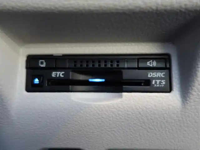 トヨタ ＭＩＲＡＩ 静岡県 2016(平28)年 3.4万km ピュアブルーメタリック 2トーン 水素自動車/法人ワンオーナー／禁煙車/車検R9年2月25日/トヨタセーフティセンス/　・プリクラッシュセーフティ/　・レーダークルーズコントロール/　・レーンキープシスト/　・オートマチックハイビーム/BSM/クリアランスソナー／バックソナー/純正9インチSDナビ（DSZT-YB4Y）/　CD/DVD/SD/BT/USB/VTR/フルセグTV/バックカメラ/ビルトインETC/前方ドライブレコーダー（DC-DR410）/置くだけ充電/前席パワーシート／運転席シートメモリー/前席シートヒーター/プッシュスタート／スマートキー/LEDヘッドライト/取扱説明書／保証書/純正フロアマット／ドアバイザー