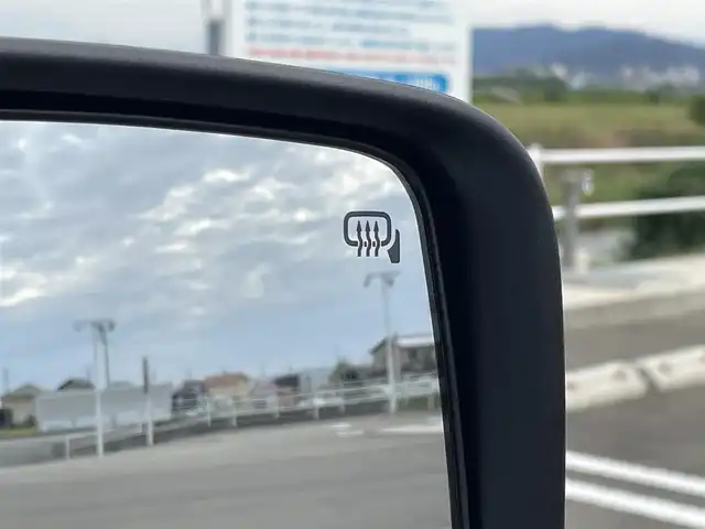 スズキ ジムニー ノマド FC 佐賀県 2025(令7)年 0.1千km アークティックホワイトパール 登録時走行距離45Km/パートタイム4WD/5速マニュアルミッション/ミラーヒーター/DN席シートヒーター/ISOFIX対応/革巻きステアリング/ステアリングリモコン/純正15インチアルミホイール/純正LEDヘッドライト/・オートマチックハイビーム/純正フォグランプ/純正フロアマット/新車保証書/取扱説明書/スペアキー１本/スズキセーフティサポート/・アダクティブクルーズコントロール/・デュアルカメラブレーキサポート/・車線逸脱警報機能/・パーキングセンサー