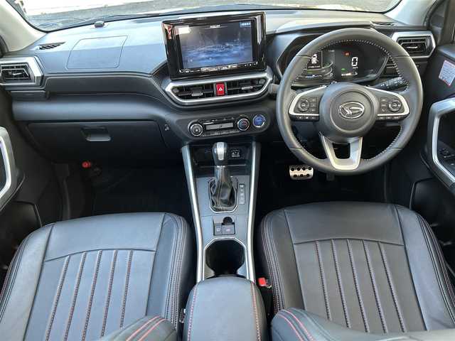 ダイハツ ロッキー プレミアム G HEV 長崎県 2022(令4)年 3.2万km レーザーブルークリスタルシャイン ・純正SDナビ（AM/FM/BT/CD/DVD/フルセグTV）/・スマートアシスト/・フロアマット/・BSM/・電子サイドブレーキ/・全方位モニター/・RCTA/・S-PDL/・ステアリングスイッチ/・ビルトインETC/・電格ウィンカーミラー/・追従クルーズコントロール/・前方ドライブレコーダー/・前席シートヒーター/・革調シートカバー