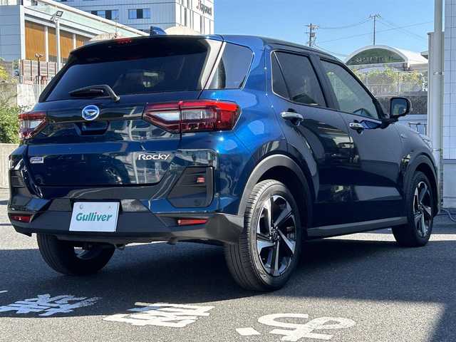 ダイハツ ロッキー プレミアム G HEV 長崎県 2022(令4)年 3.2万km レーザーブルークリスタルシャイン ・純正SDナビ（AM/FM/BT/CD/DVD/フルセグTV）/・スマートアシスト/・フロアマット/・BSM/・電子サイドブレーキ/・全方位モニター/・RCTA/・S-PDL/・ステアリングスイッチ/・ビルトインETC/・電格ウィンカーミラー/・追従クルーズコントロール/・前方ドライブレコーダー/・前席シートヒーター/・革調シートカバー
