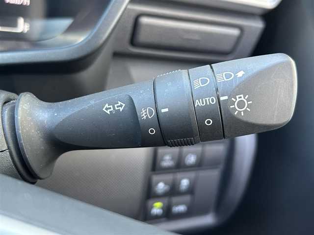 ダイハツ ロッキー プレミアム G HEV 長崎県 2022(令4)年 3.2万km レーザーブルークリスタルシャイン ・純正SDナビ（AM/FM/BT/CD/DVD/フルセグTV）/・スマートアシスト/・フロアマット/・BSM/・電子サイドブレーキ/・全方位モニター/・RCTA/・S-PDL/・ステアリングスイッチ/・ビルトインETC/・電格ウィンカーミラー/・追従クルーズコントロール/・前方ドライブレコーダー/・前席シートヒーター/・革調シートカバー