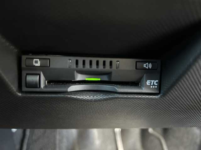 ダイハツ ロッキー プレミアム G HEV 長崎県 2022(令4)年 3.2万km レーザーブルークリスタルシャイン ・純正SDナビ（AM/FM/BT/CD/DVD/フルセグTV）/・スマートアシスト/・フロアマット/・BSM/・電子サイドブレーキ/・全方位モニター/・RCTA/・S-PDL/・ステアリングスイッチ/・ビルトインETC/・電格ウィンカーミラー/・追従クルーズコントロール/・前方ドライブレコーダー/・前席シートヒーター/・革調シートカバー